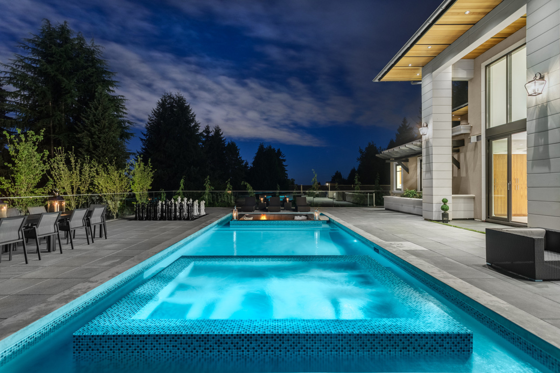 595 King Georges Way